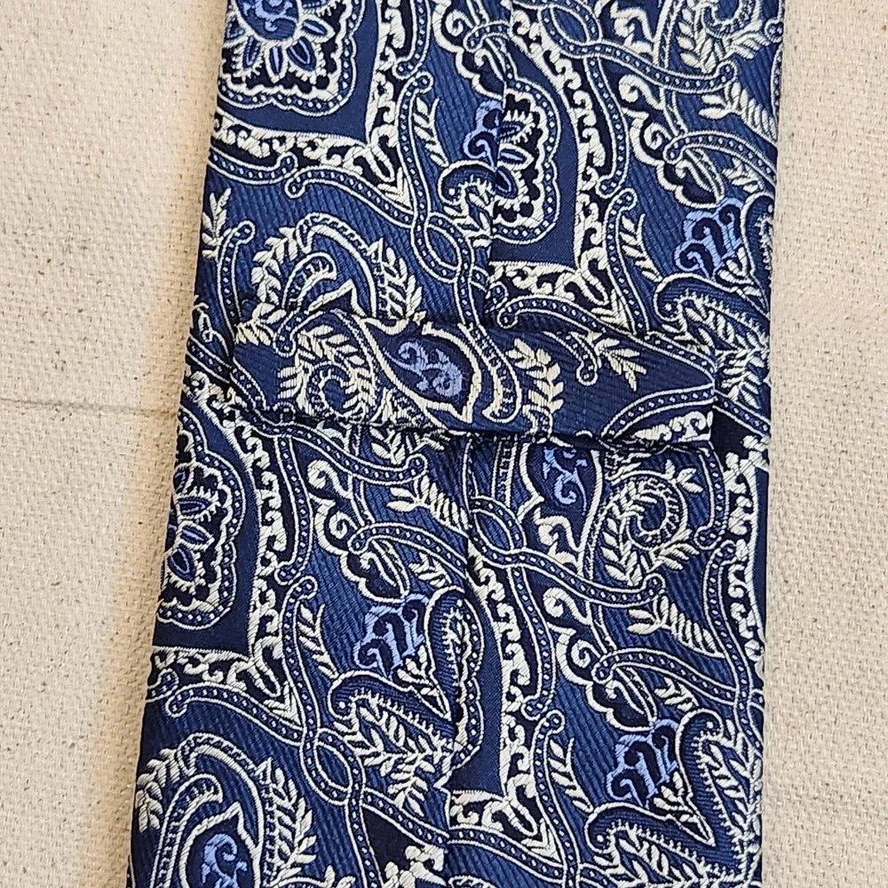 Daniel Cremieux Archive Collection Tie Blue Paisley 100% Silk Handmade Italy